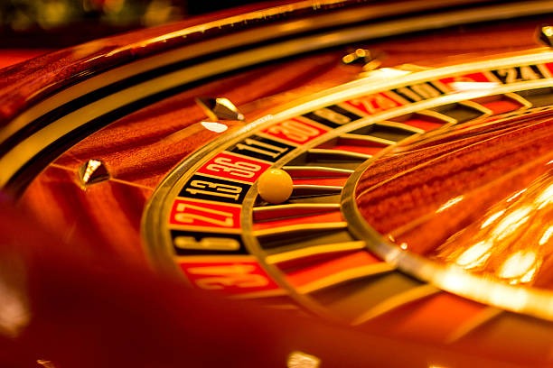 syairsakura app interface displaying sportsbook markets and live-dealer table options.